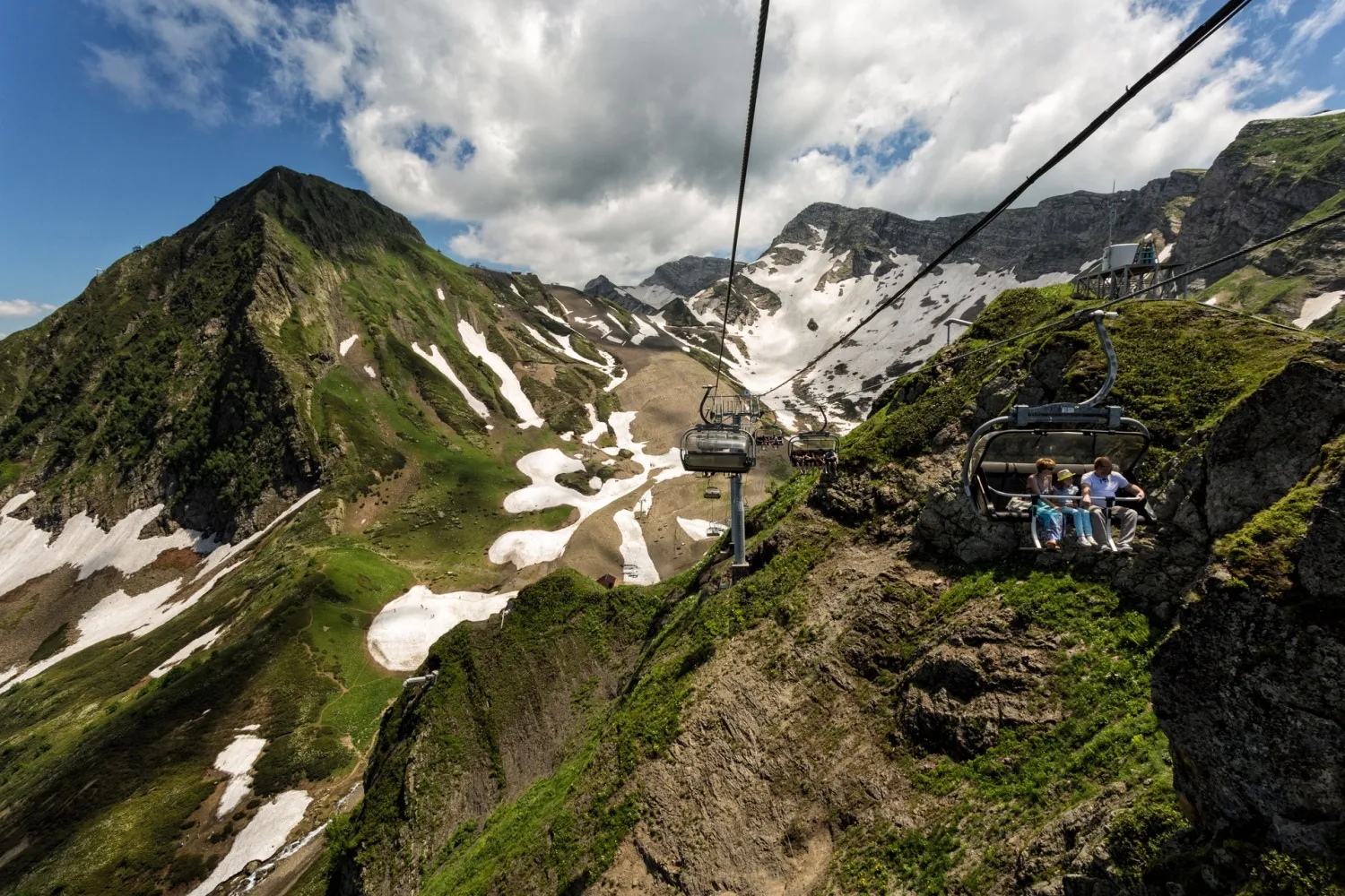 Где в городе у моря найти дом на несколько семей и сколько за него отдать